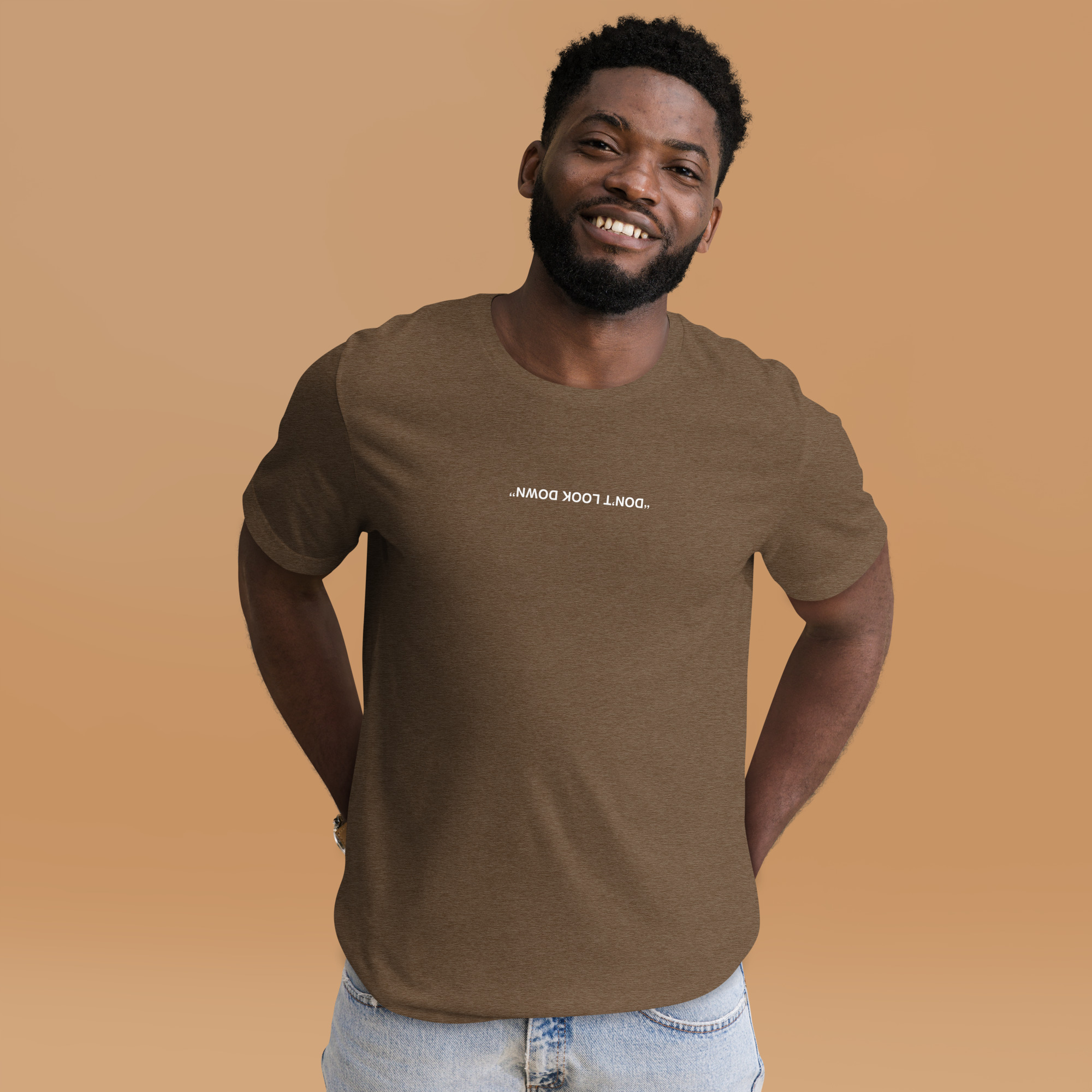 Camiseta no mires abajo - Image 18