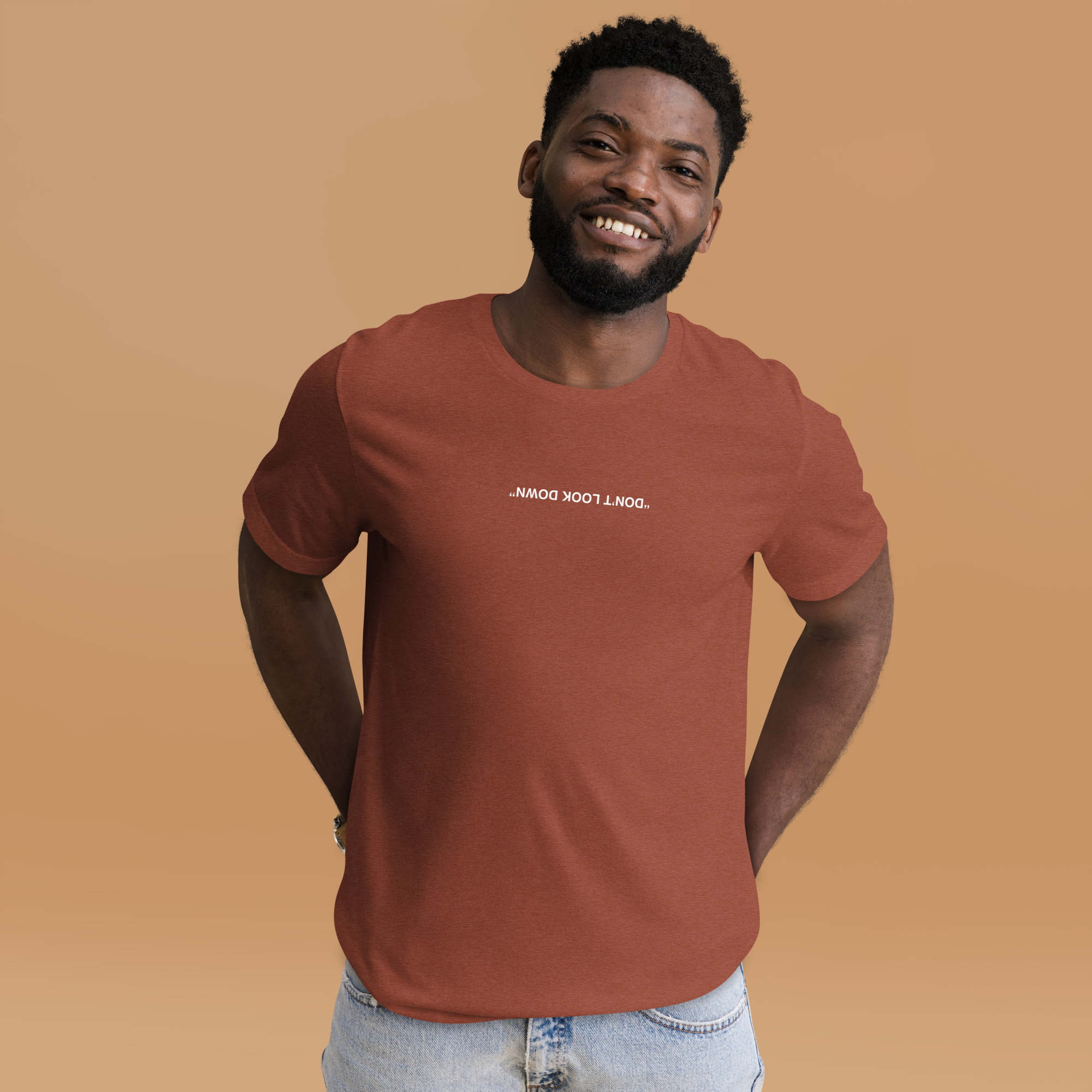 Camiseta no mires abajo - Image 20
