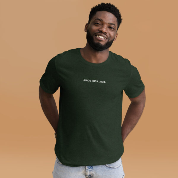 Camiseta no mires abajo - Image 14