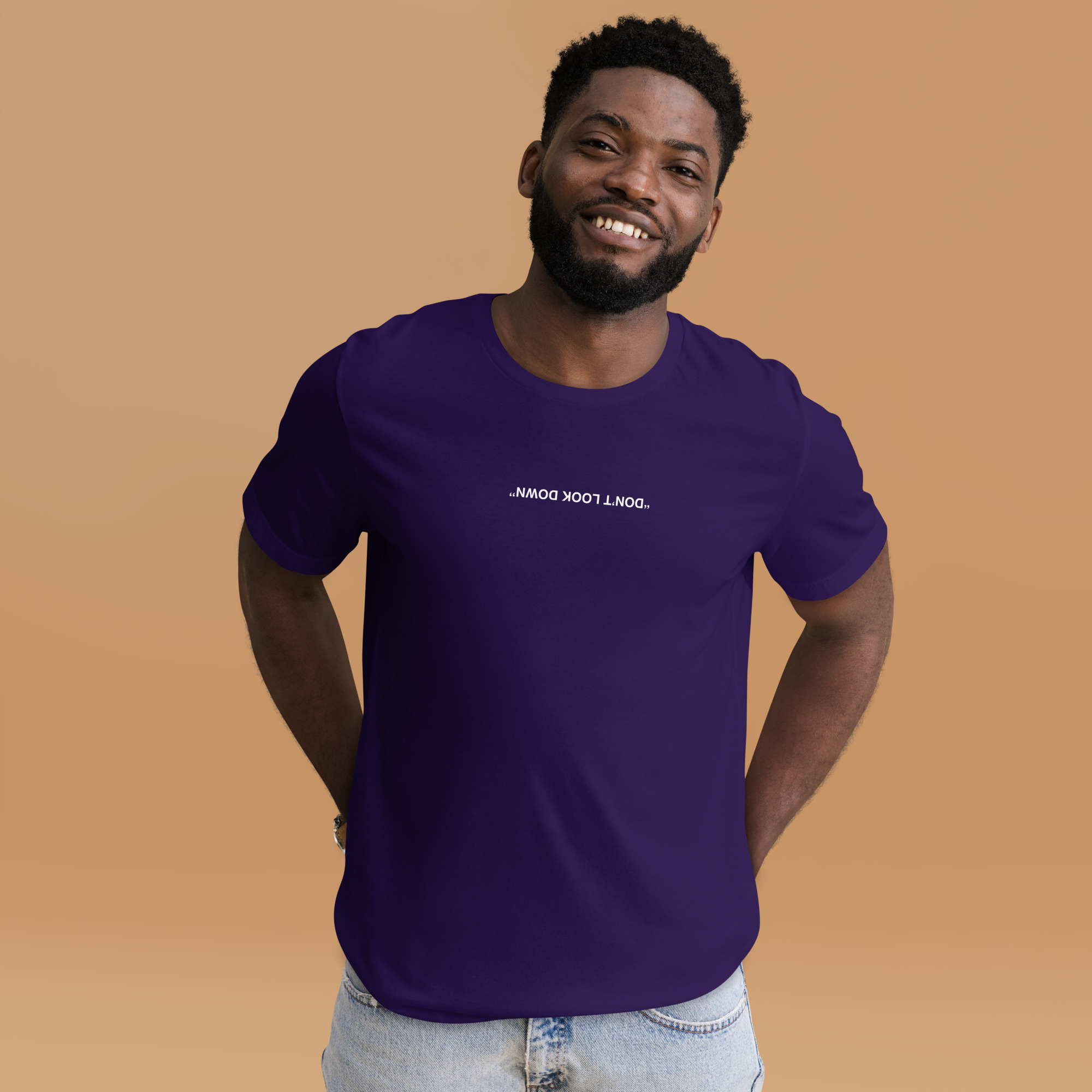 Camiseta no mires abajo - Image 12