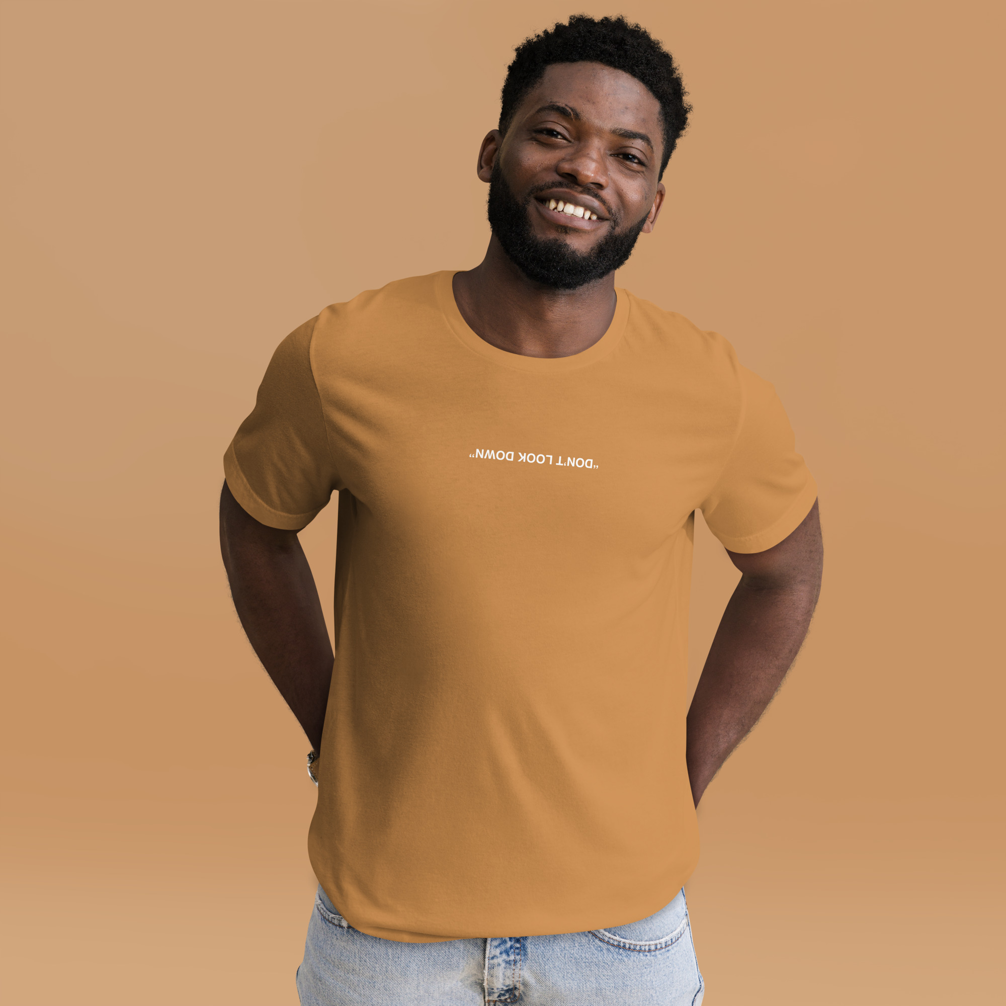 Camiseta no mires abajo - Image 24